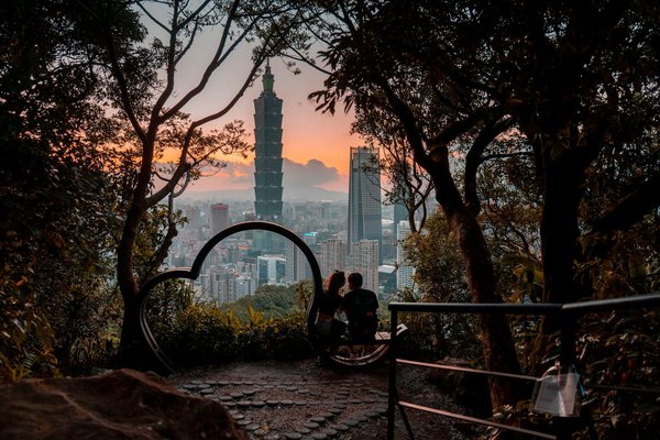 Uncover affordable haunting experiences in edinburgh: the definitive guide to budget ghost tours